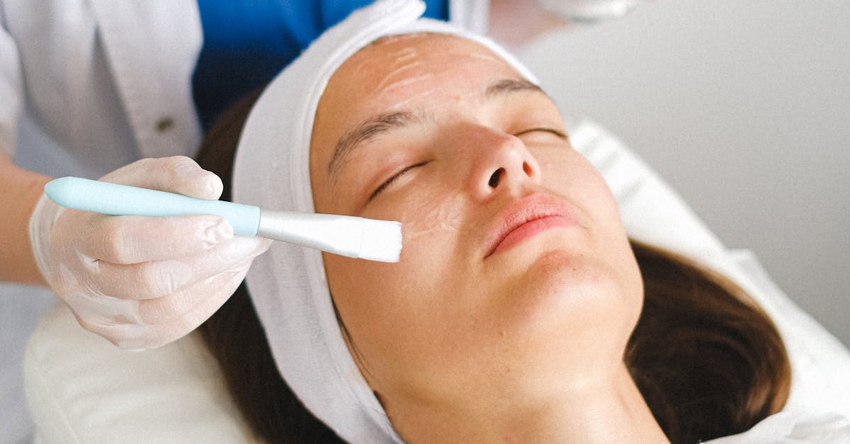 A Comprehensive Guide to Choosing Between Microdermabrasion and Chemical Peels